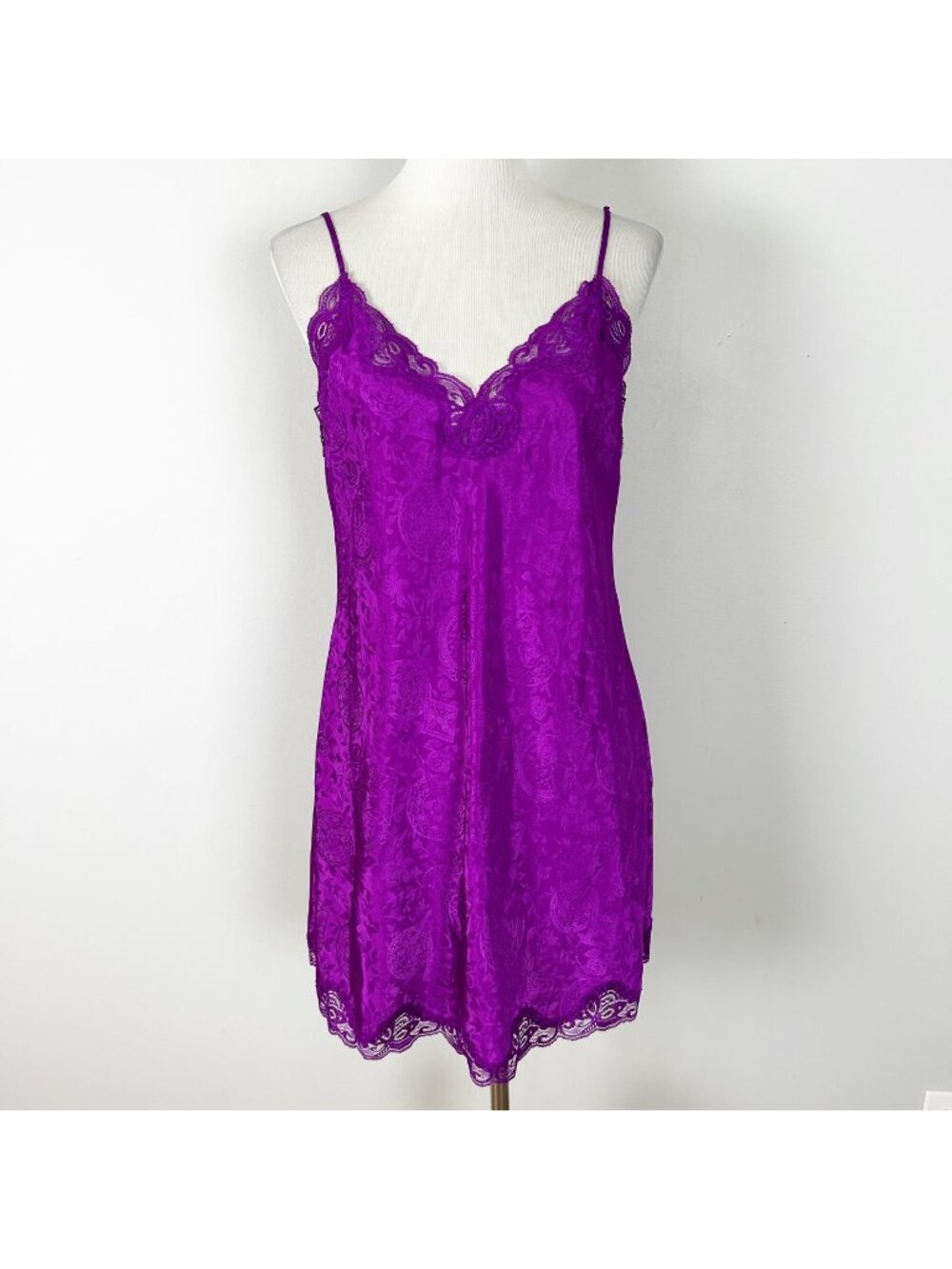 Vintage Victoria’s Secret Gold Label Purple Floral Short Slip Size Medium Womens